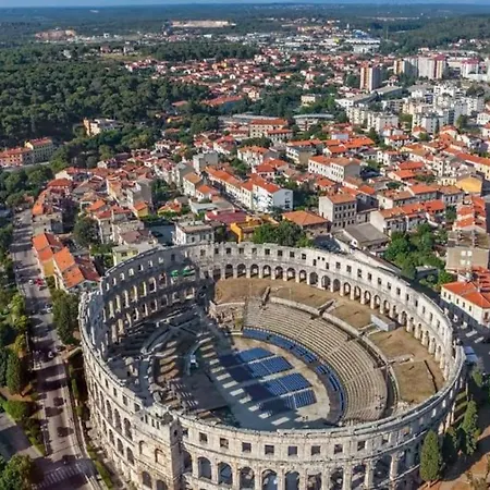 Eta - U Centru Grada Apartment Pula