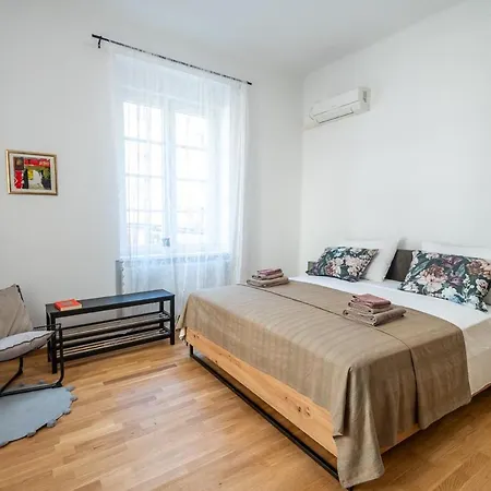 Eta - U Centru Grada * Πούλα