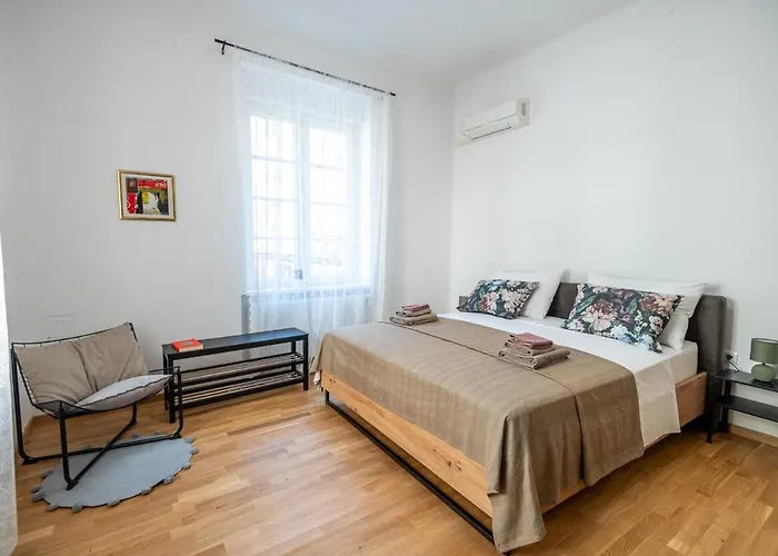 Eta - U Centru Grada * Πούλα